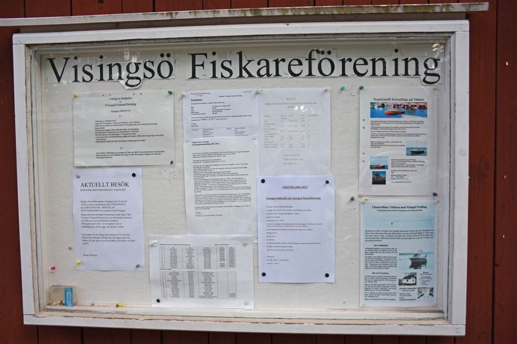 På föreningens skylt på båthusen kan man bl.a. läsa...